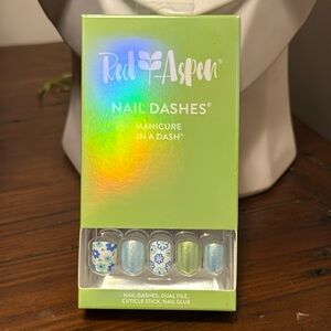 RED ASPEN daisy chain deems Nail Dashes Pop On Short Square